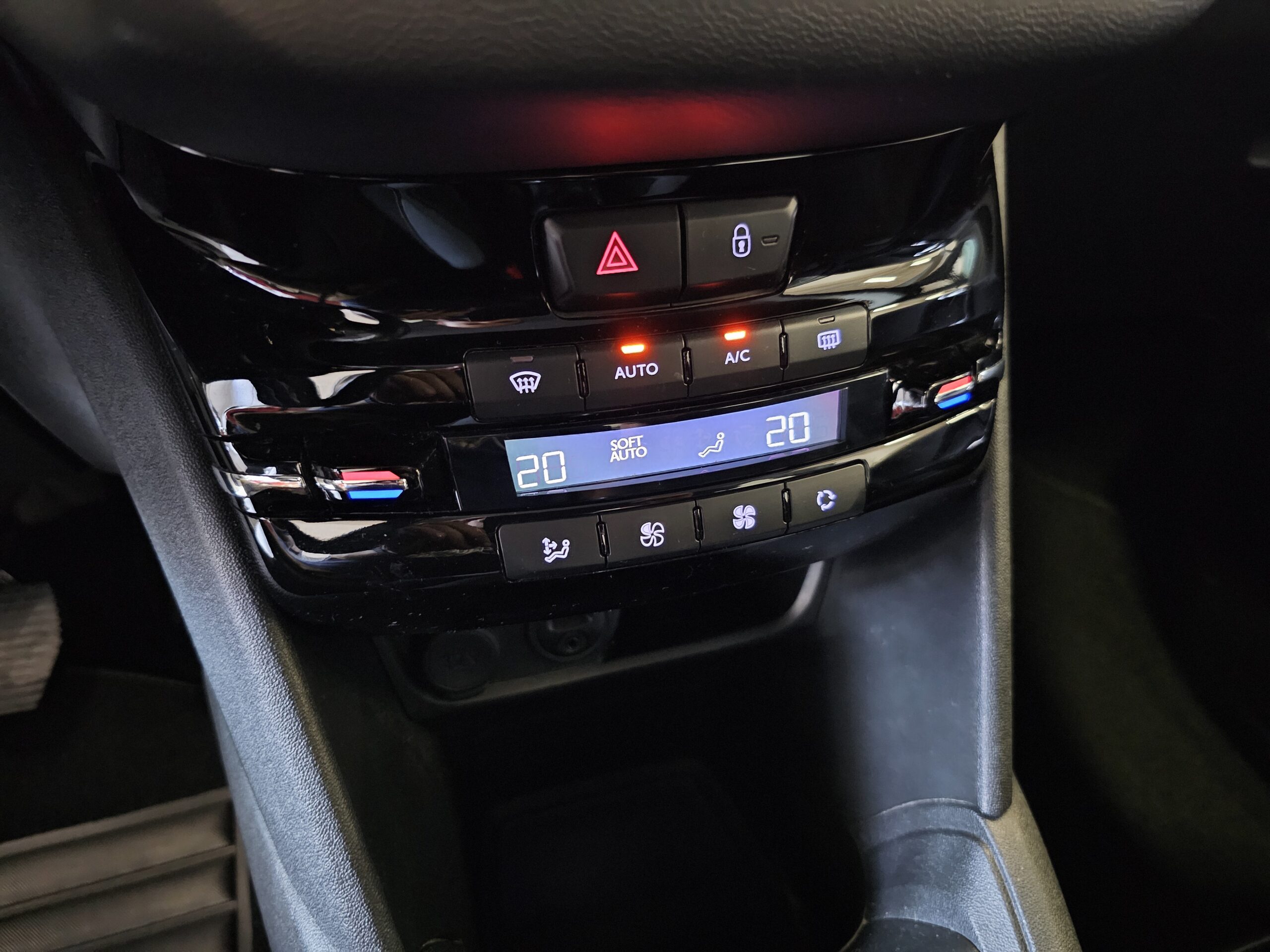 Peugeot 208 1.2 e-VTi Allure - Imagen 32