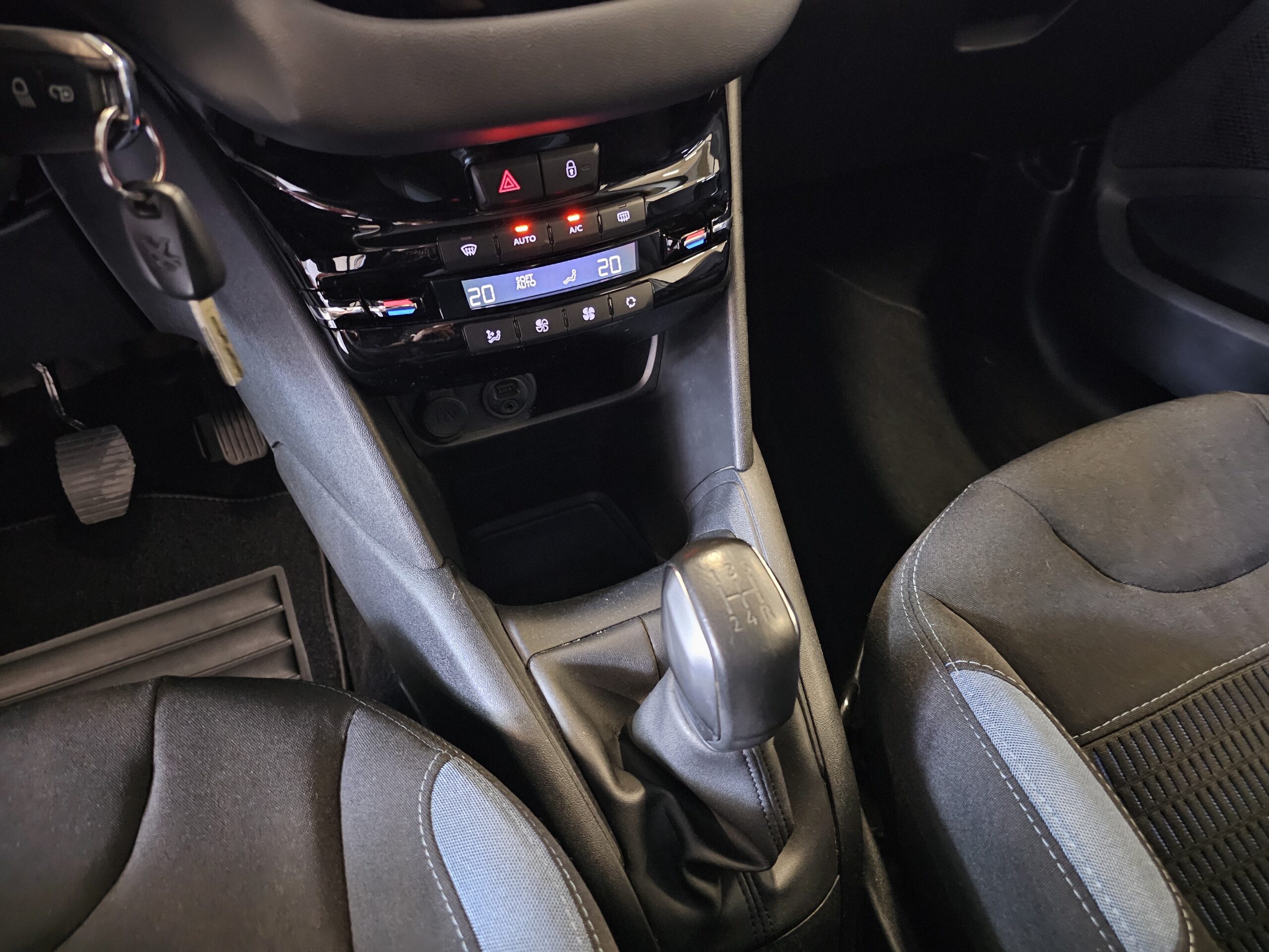 Peugeot 208 1.2 e-VTi Allure - Imagen 38