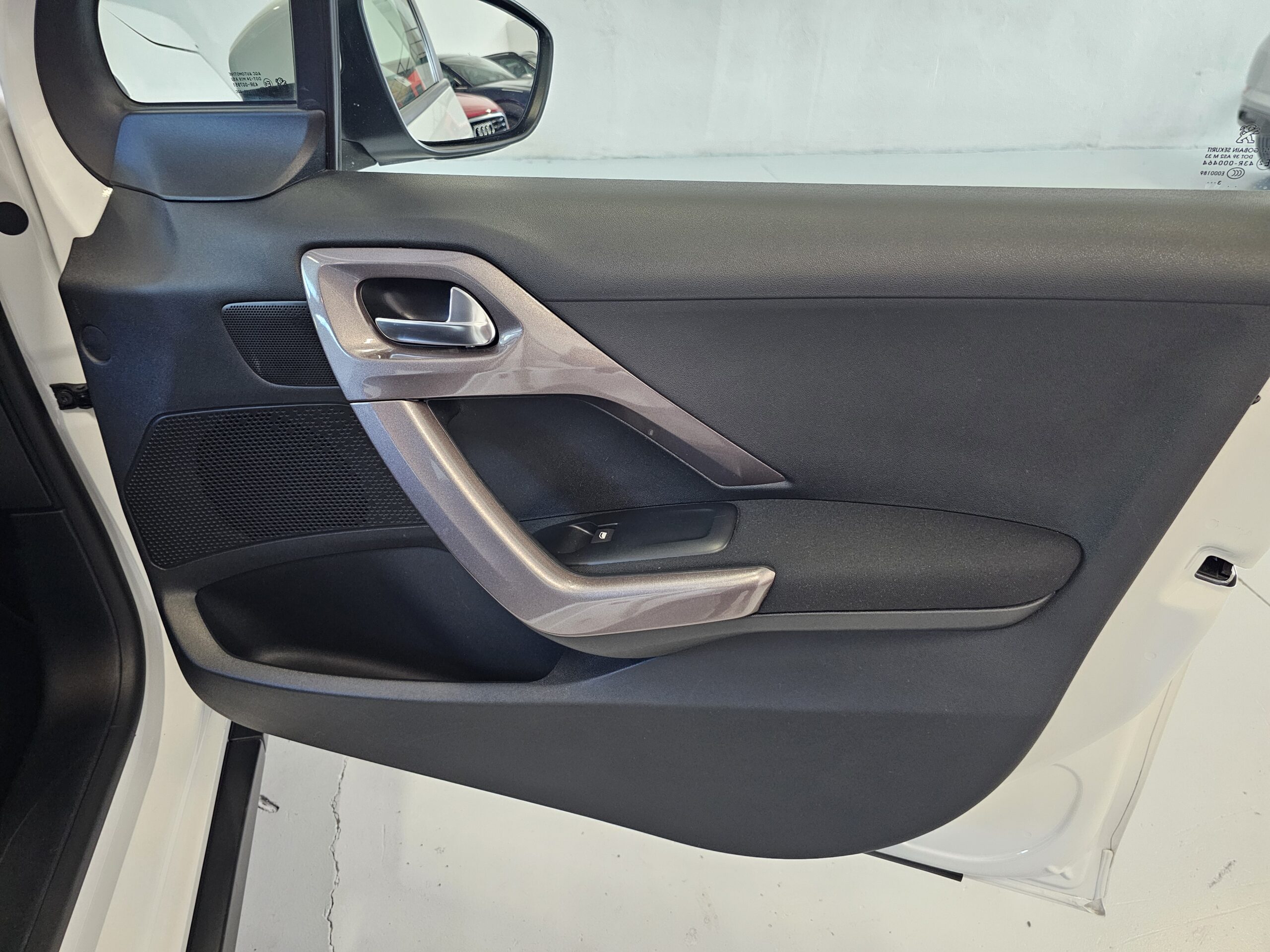 Peugeot 2008 1.6 e-HDi Active 92cv ETG - Imagen 25