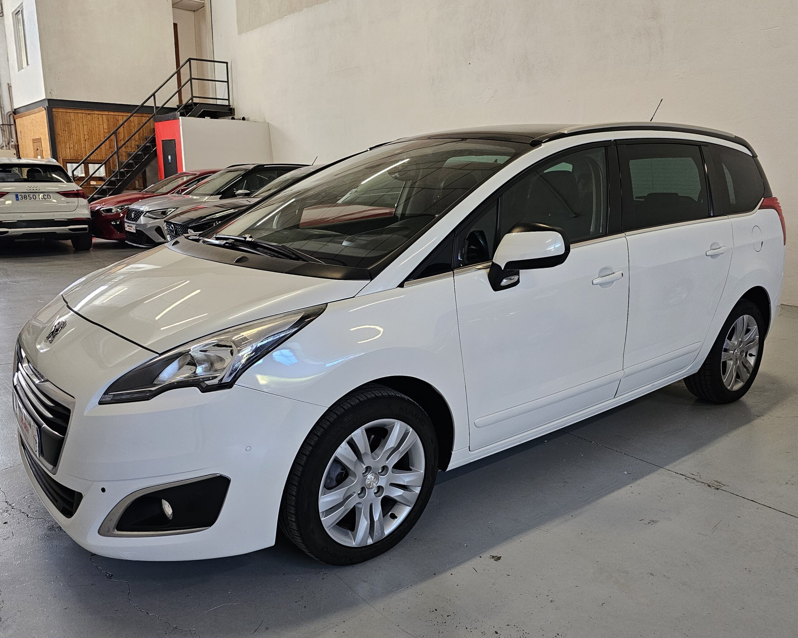 Peugeot 5008 1.6 Blue-HDi 120CV Allure EAT6 - Imagen 4