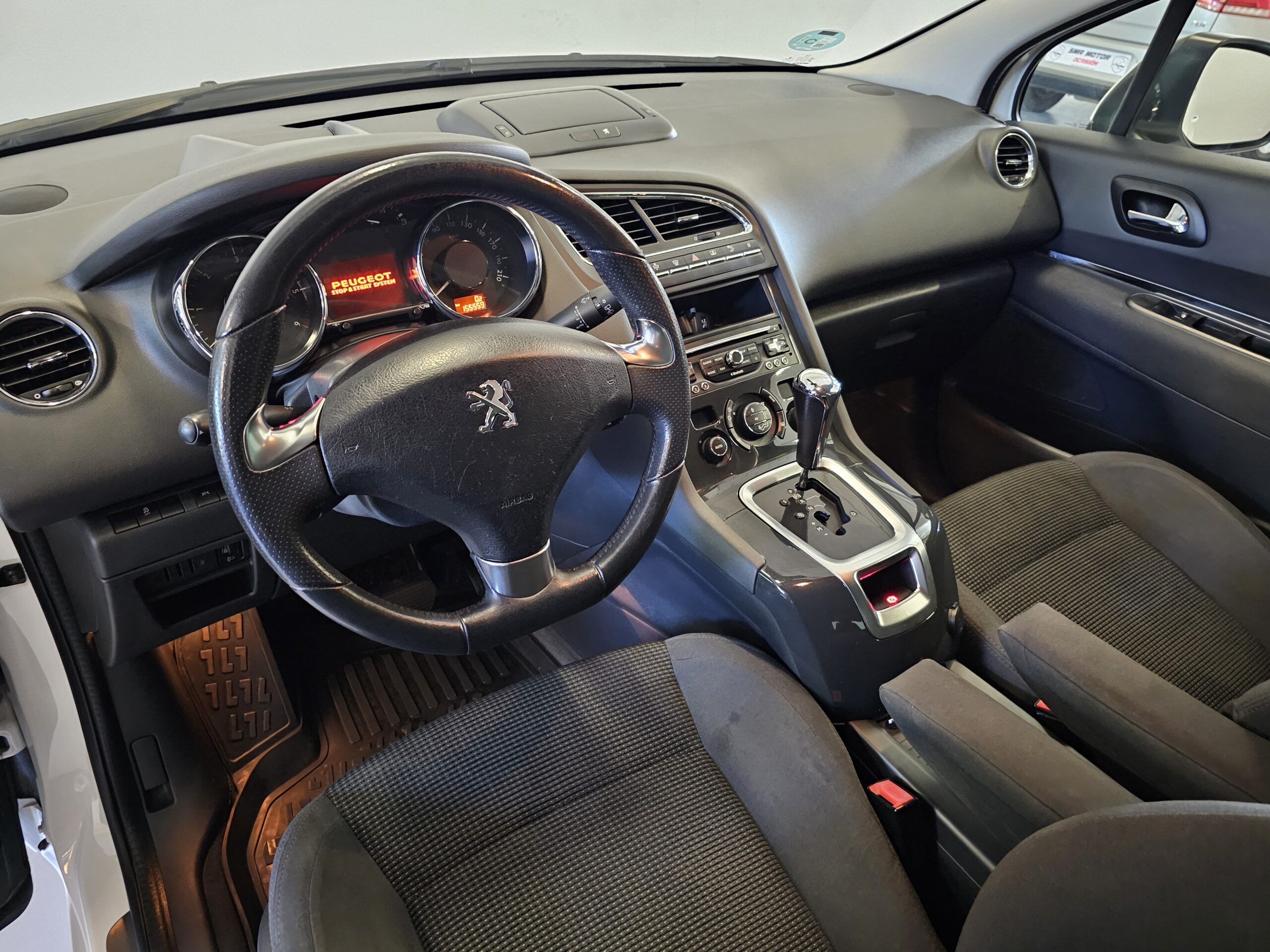 Peugeot 5008 1.6 Blue-HDi 120CV Allure EAT6 - Imagen 19