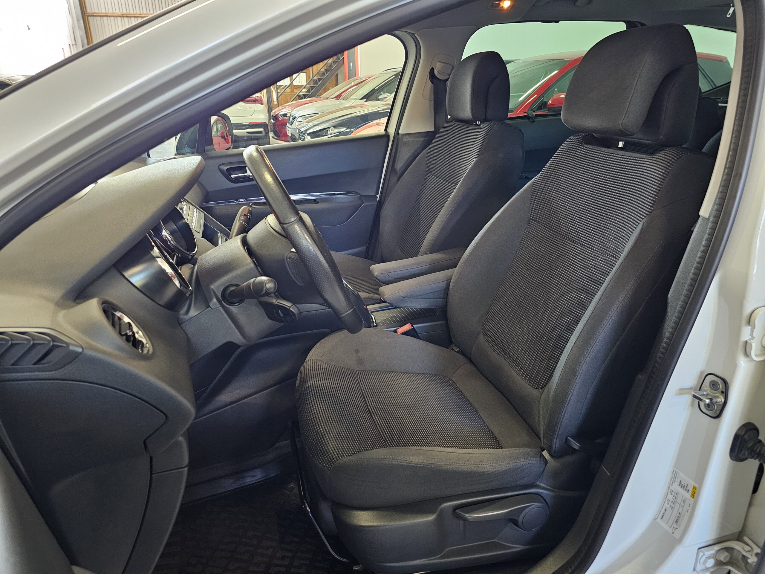 Peugeot 5008 1.6 Blue-HDi 120CV Allure EAT6 - Imagen 20