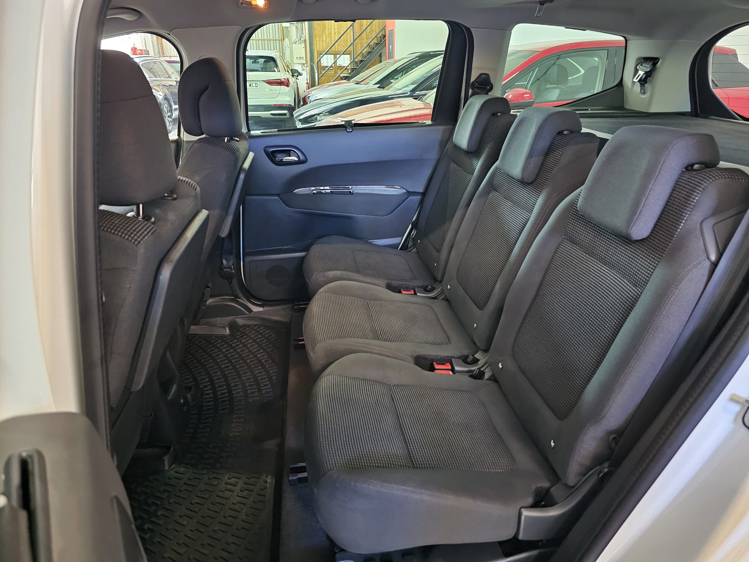 Peugeot 5008 1.6 Blue-HDi 120CV Allure EAT6 - Imagen 26