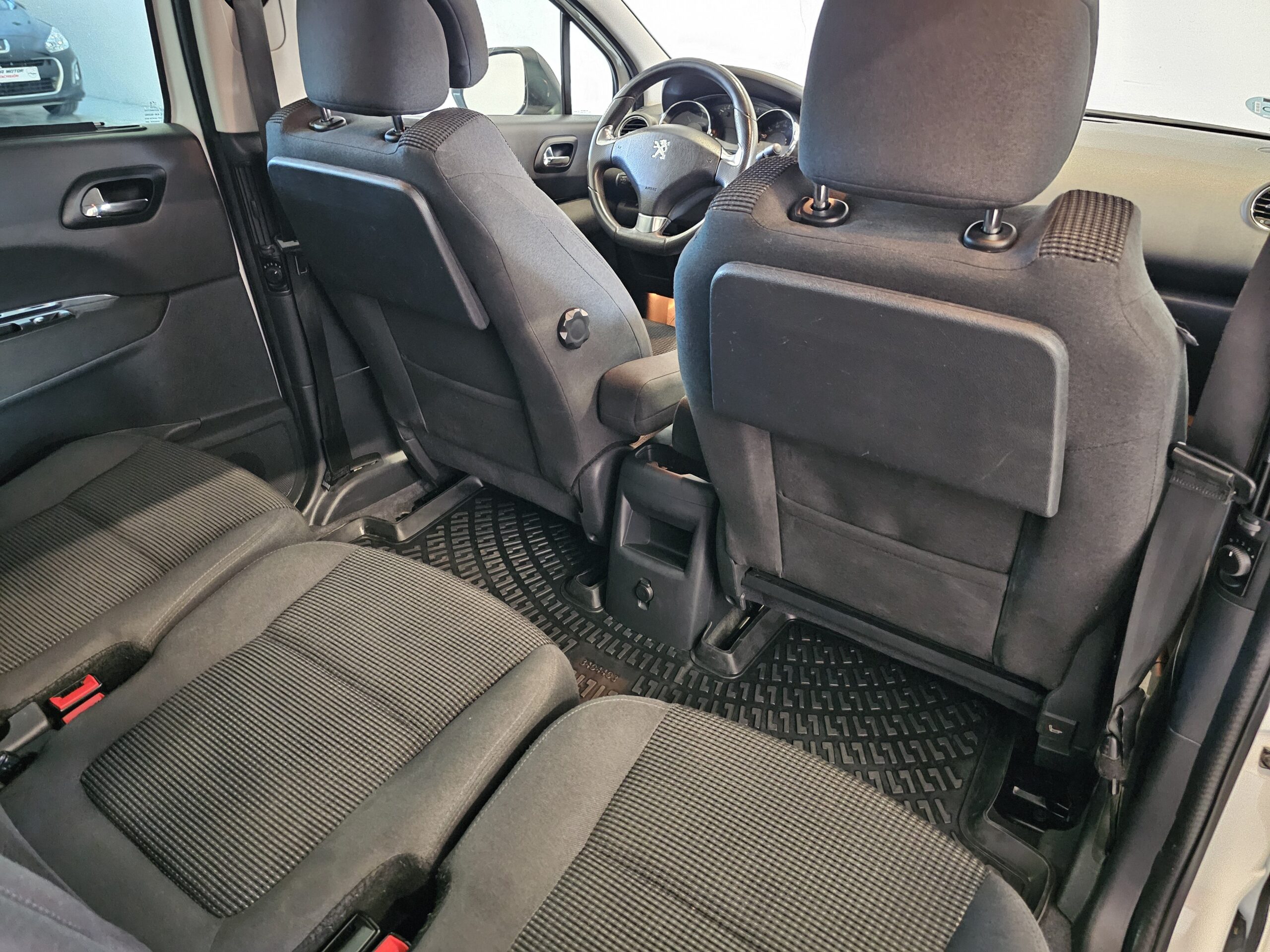 Peugeot 5008 1.6 Blue-HDi 120CV Allure EAT6 - Imagen 28