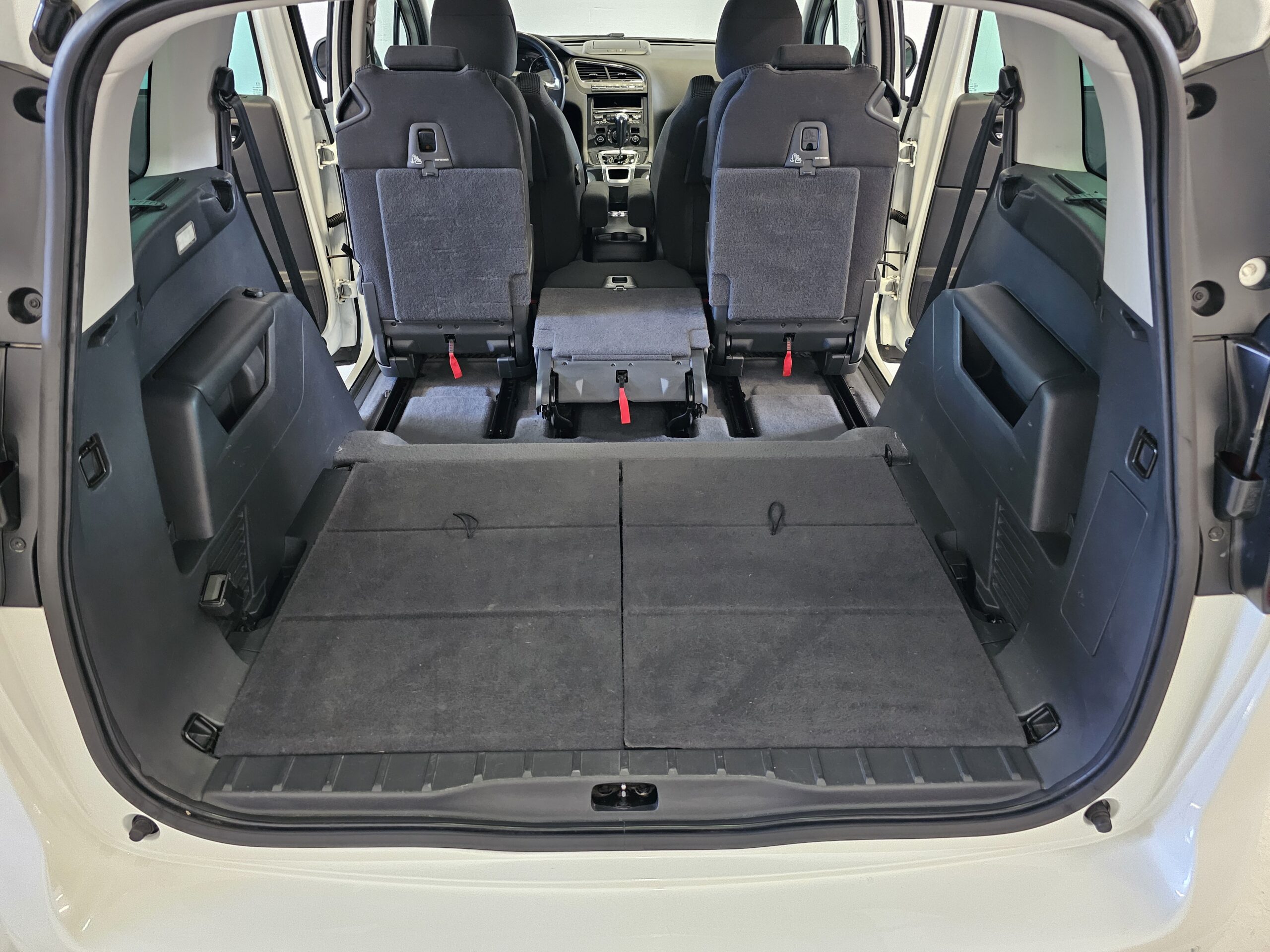 Peugeot 5008 1.6 Blue-HDi 120CV Allure EAT6 - Imagen 32