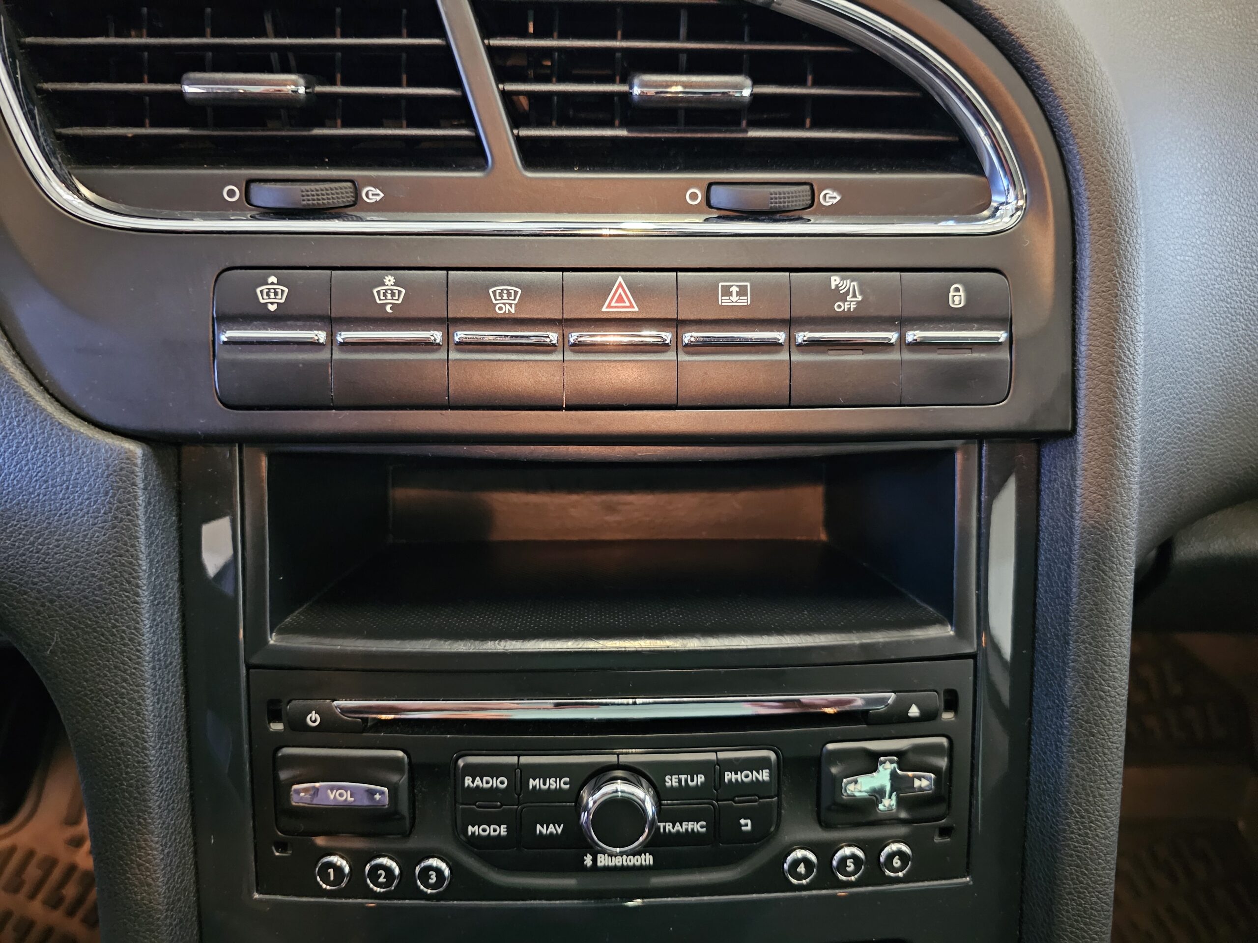 Peugeot 5008 1.6 Blue-HDi 120CV Allure EAT6 - Imagen 42