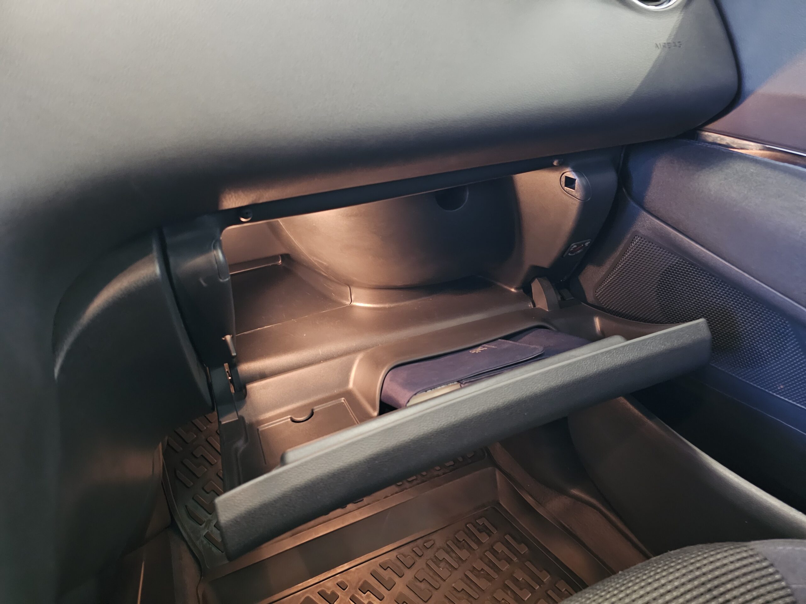 Peugeot 5008 1.6 Blue-HDi 120CV Allure EAT6 - Imagen 47