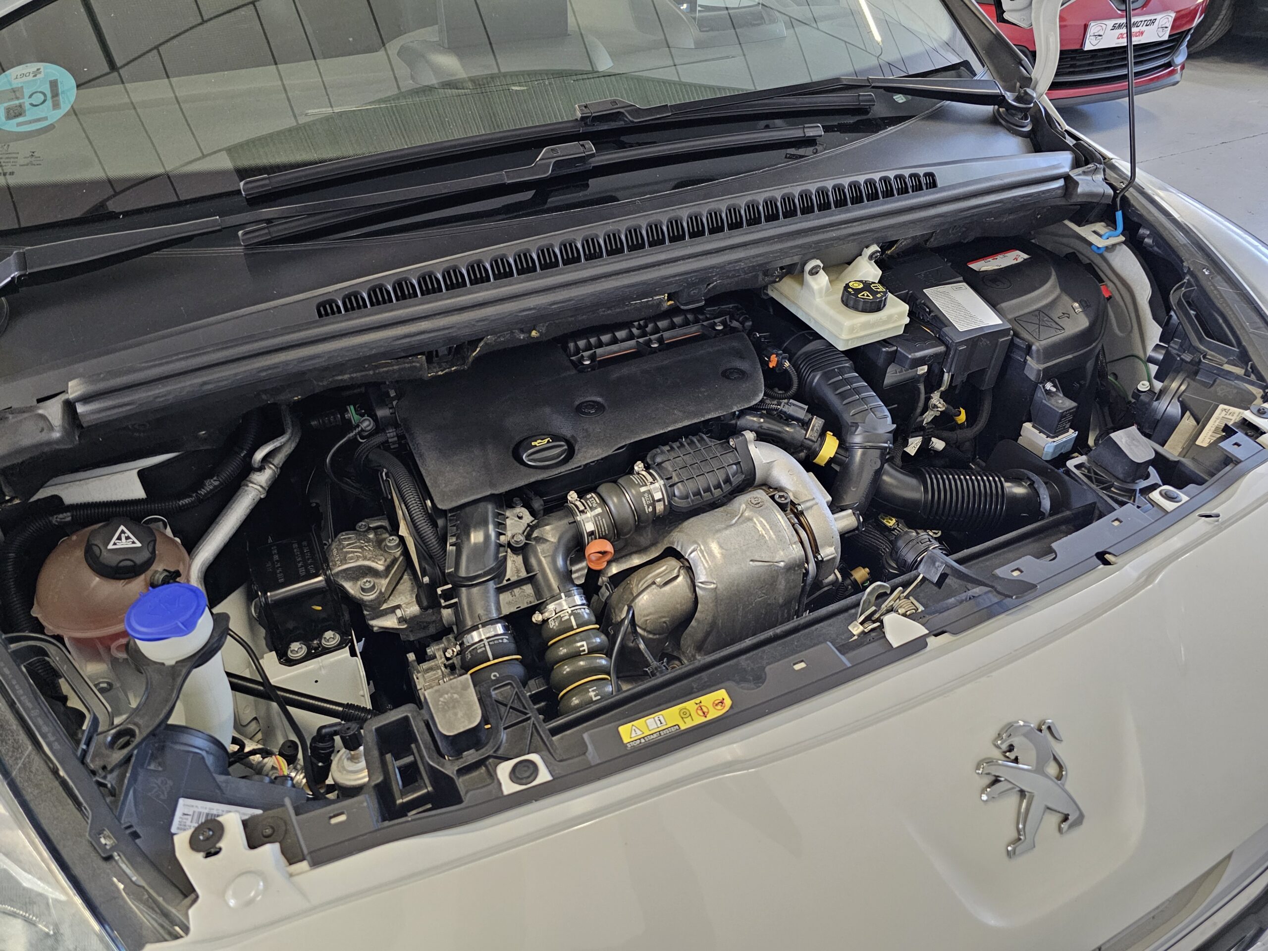 Peugeot 5008 1.6 Blue-HDi 120CV Allure EAT6 - Imagen 49
