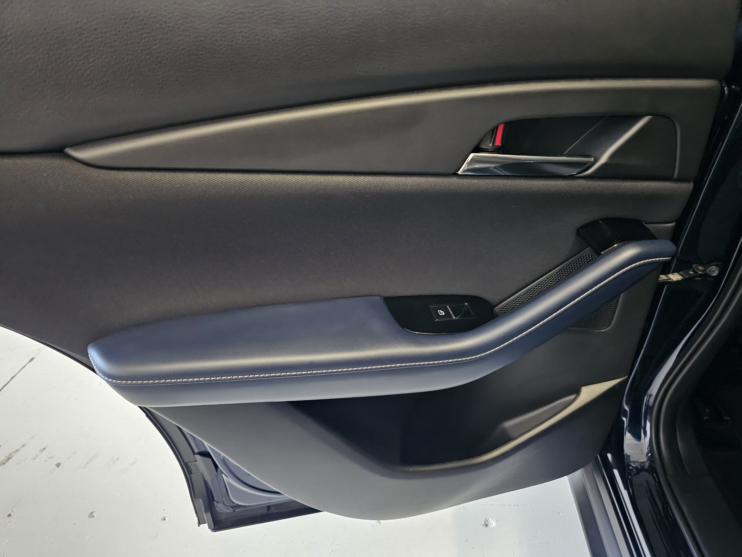 Mazda CX-30 2.0 Skyactiv-X Mild-Hybrid Zenith 2WD - Imagen 25