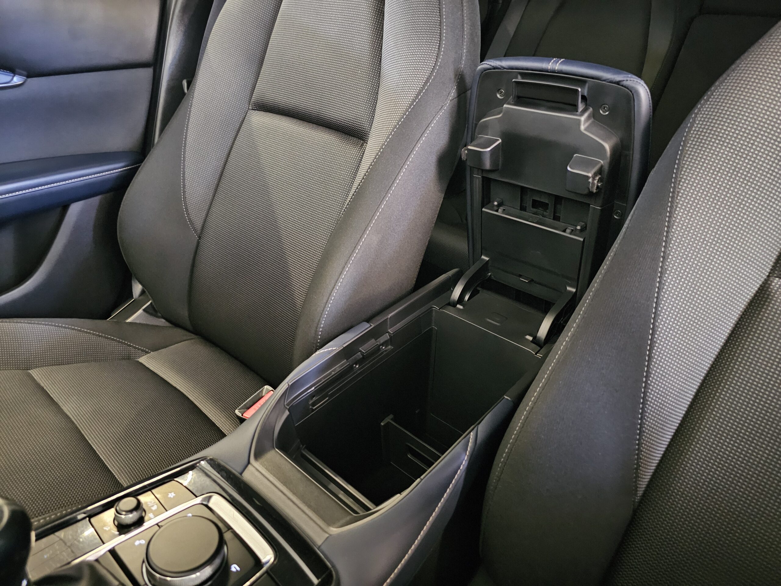 Mazda CX-30 2.0 Skyactiv-X Mild-Hybrid Zenith 2WD - Imagen 44