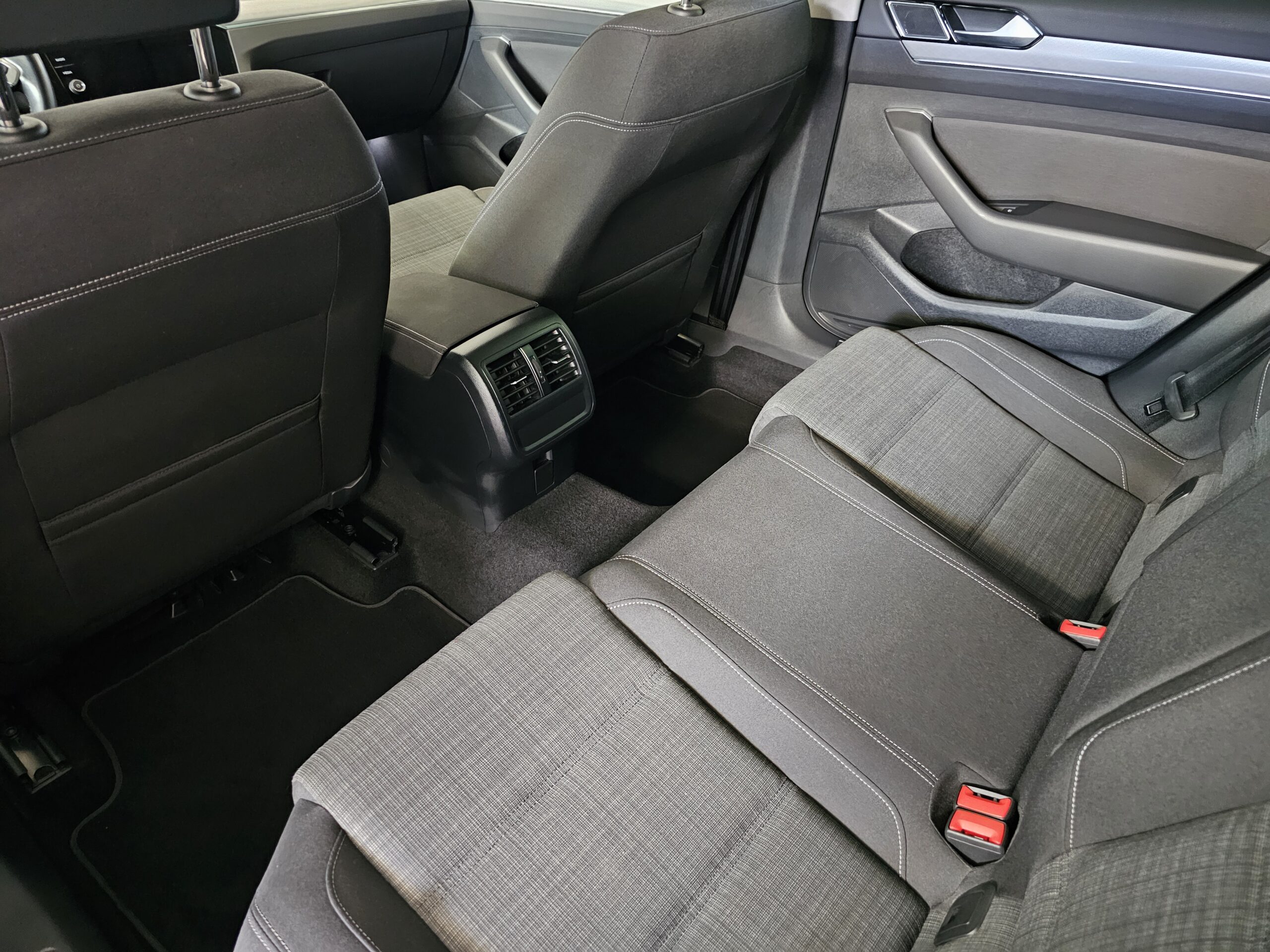 Volkswagen Passat Variant Executive 2.0 TDI EVO 122CV DSG7 - Imagen 24