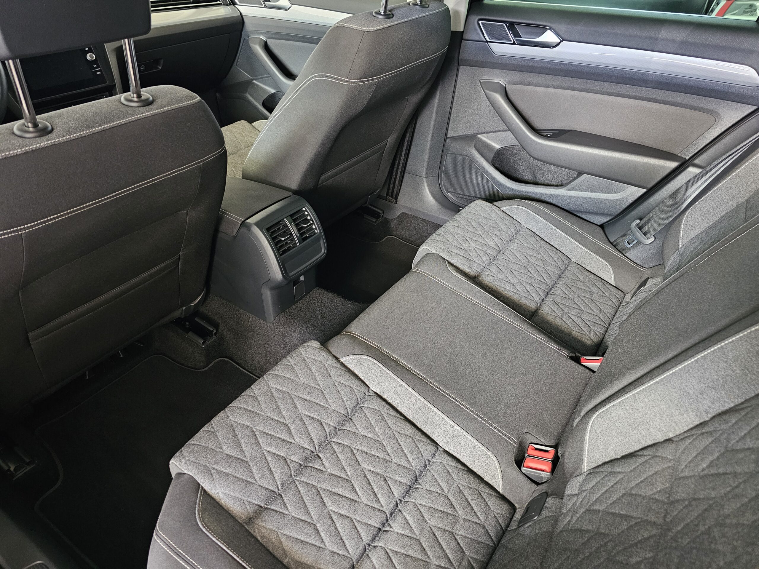 Volkswagen Passat Variant Executive 2.0 TDI EVO 150CV DSG7 - Imagen 24