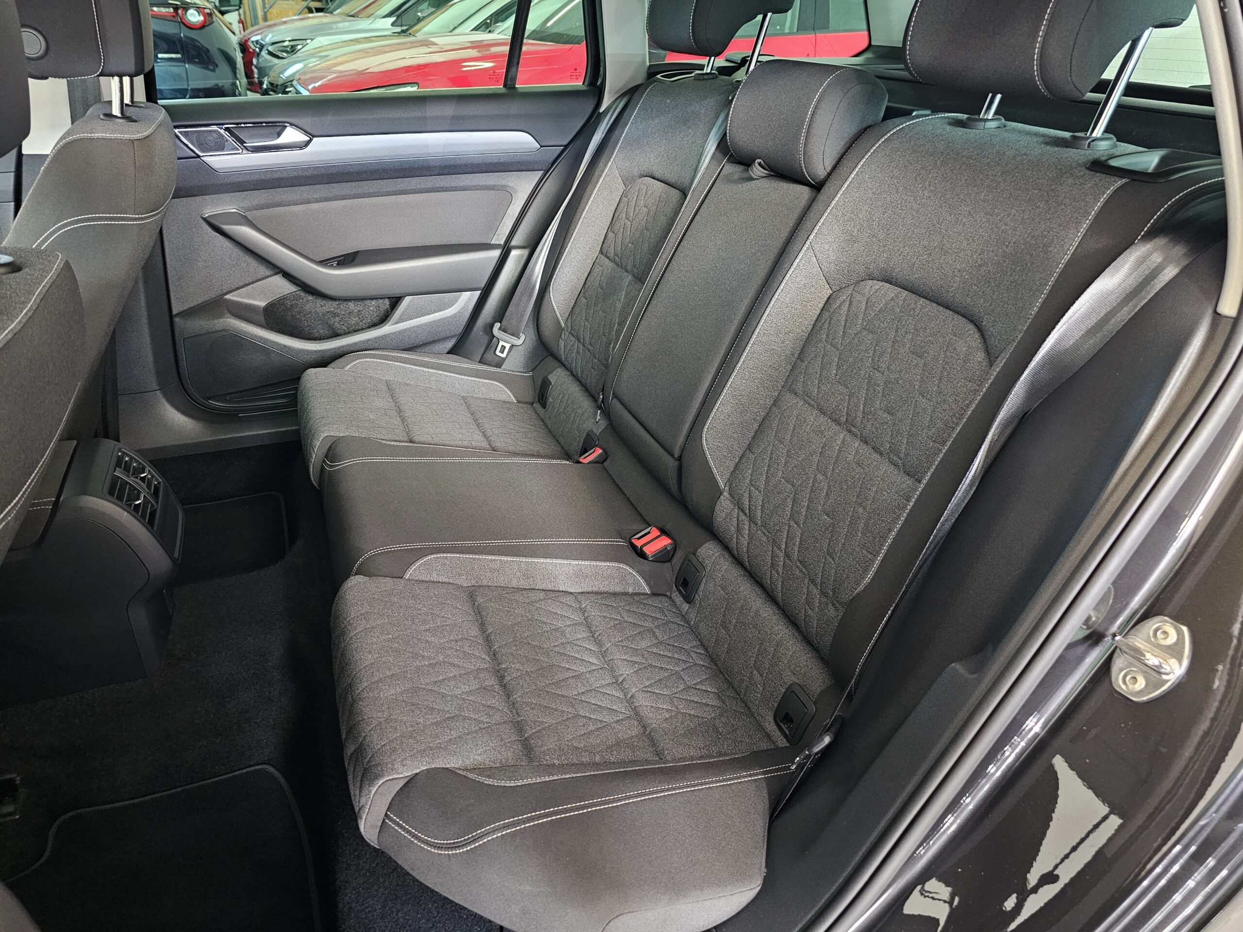 Volkswagen Passat Variant Executive 2.0 TDI EVO 150CV DSG7 - Imagen 25