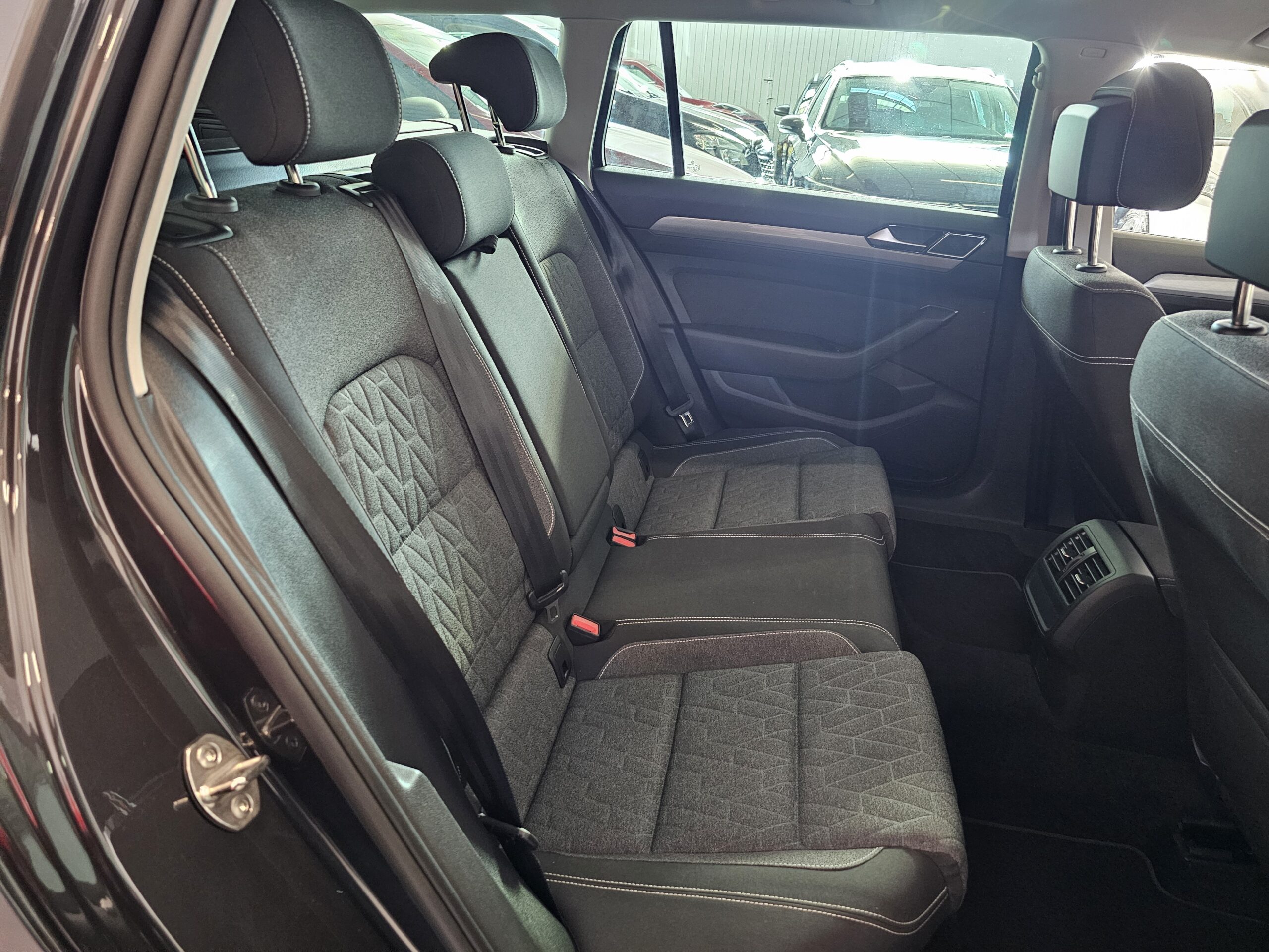 Volkswagen Passat Variant Executive 2.0 TDI EVO 150CV DSG7 - Imagen 28