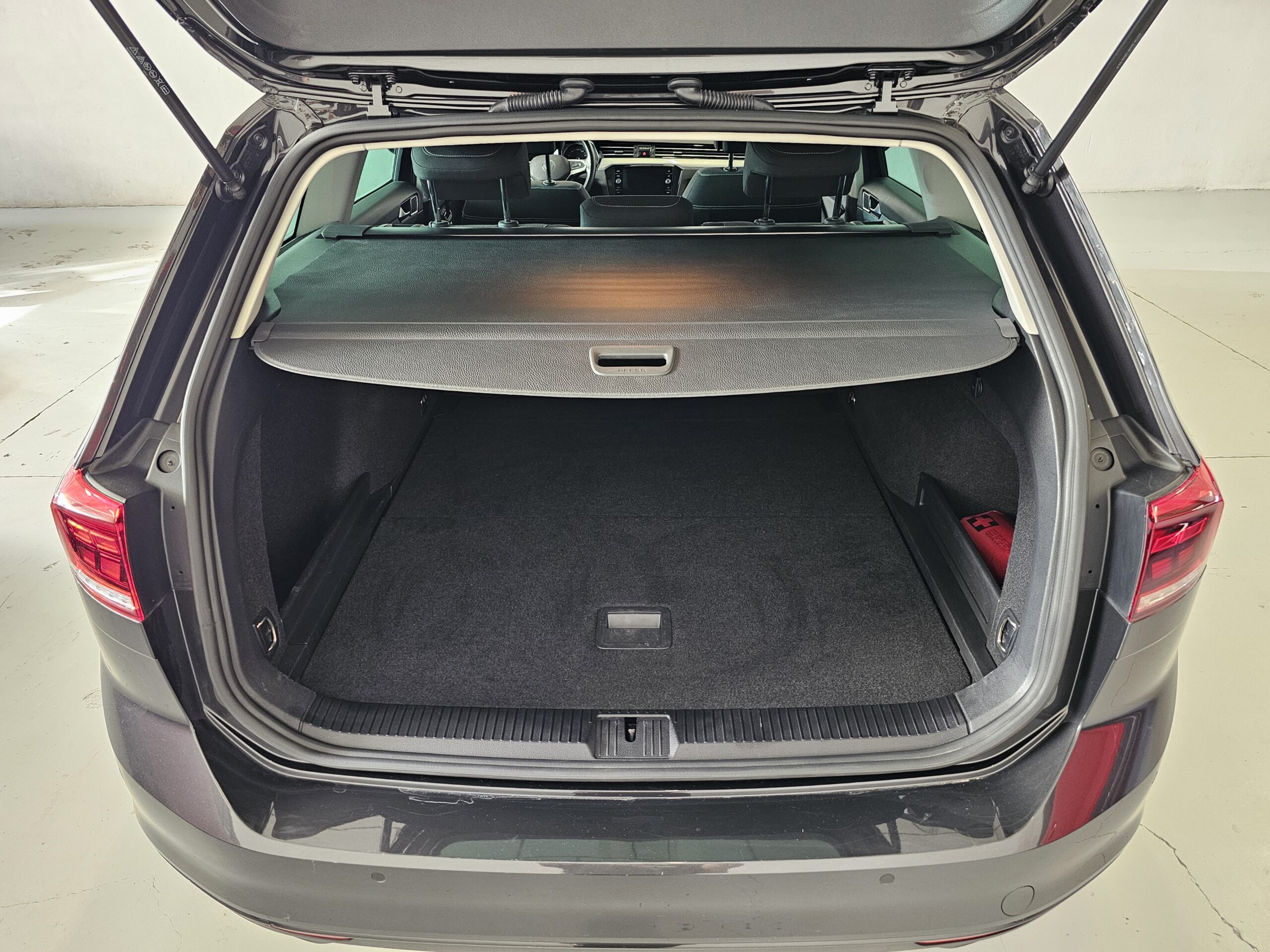 Volkswagen Passat Variant Executive 2.0 TDI EVO 150CV DSG7 - Imagen 30