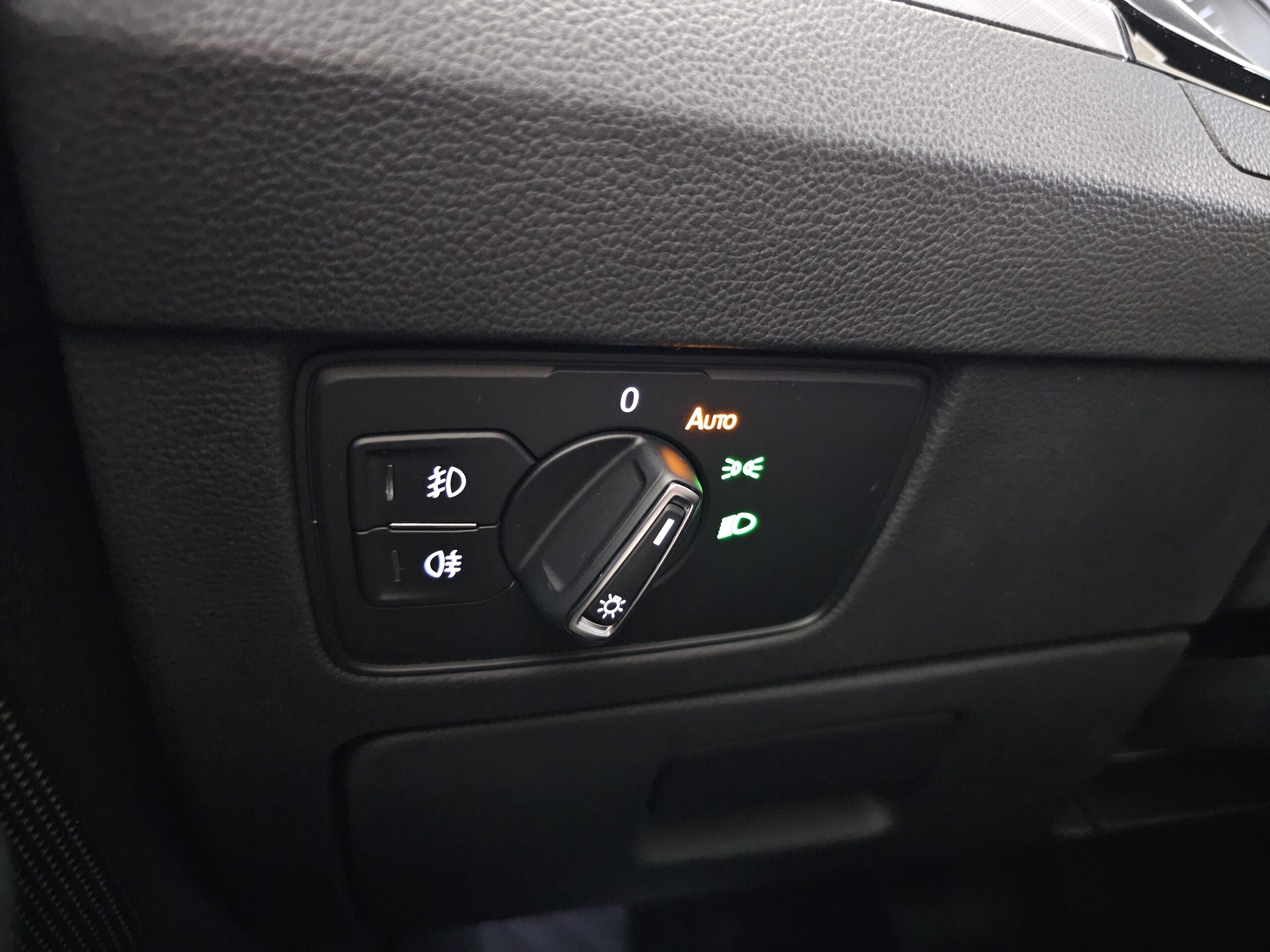 Volkswagen Passat Variant Executive 2.0 TDI EVO 150CV DSG7 - Imagen 43